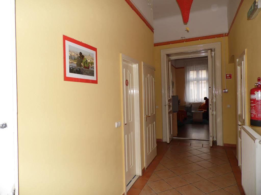Hostel West Side *